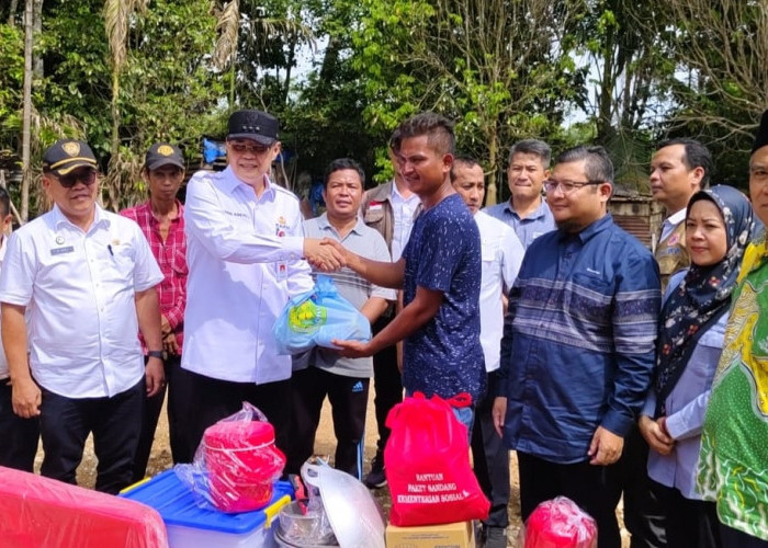 Pemerintah Kabupaten Tebo Berikan Santunan Pada Korban Musibah Kebakaran di Balai Rajo