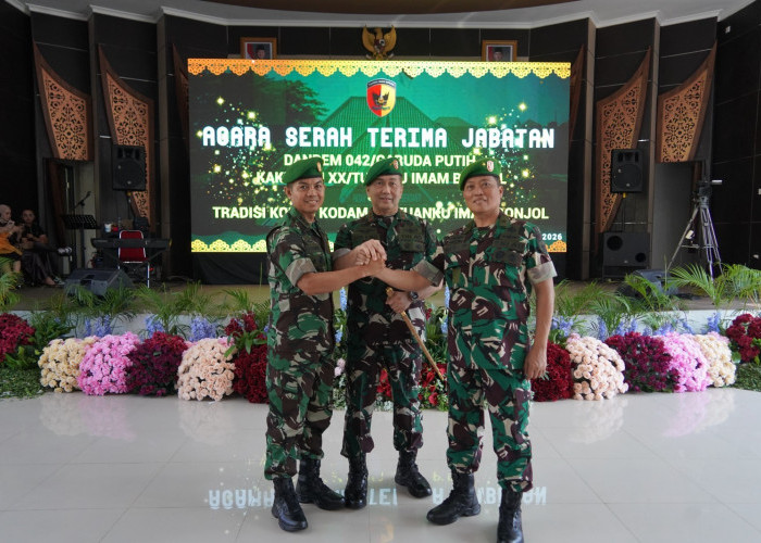 Pangdam XX/TIB Pimpin Serah Terima Jabatan Danrem 042/Gapu di Padang