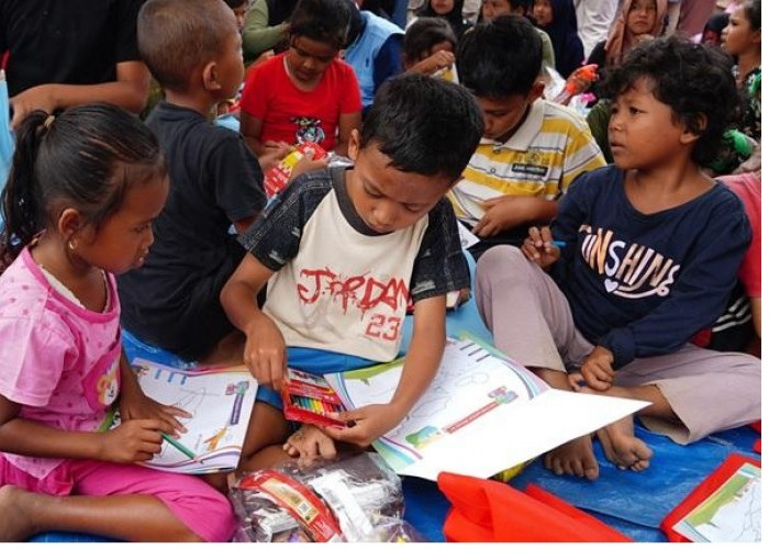 PTPN IV PalmCo Salurkan Bantuan Buku hingga Daerah Bencana di Hari Buku Nasional 2026