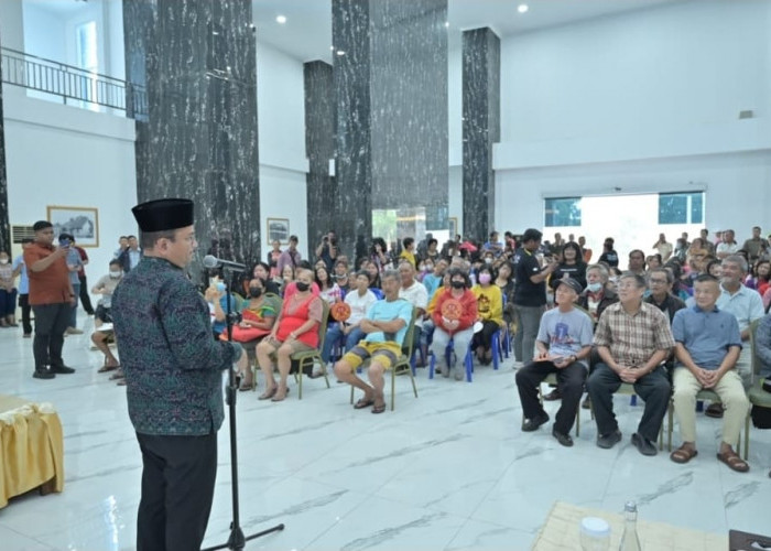 Sambut Imlek 2026, Maulana Salurkan 400 Paket Sembako untuk Komunitas Tionghoa Jambi