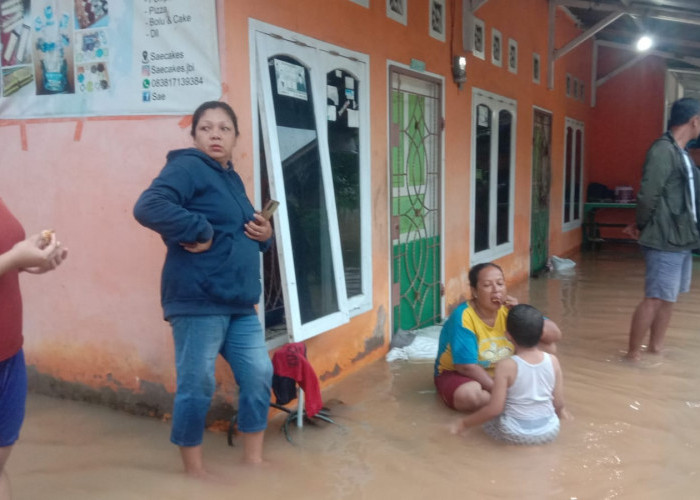 Banjir Kepung Kota Jambi, Sekolah Terendam, Siswa Diliburkan