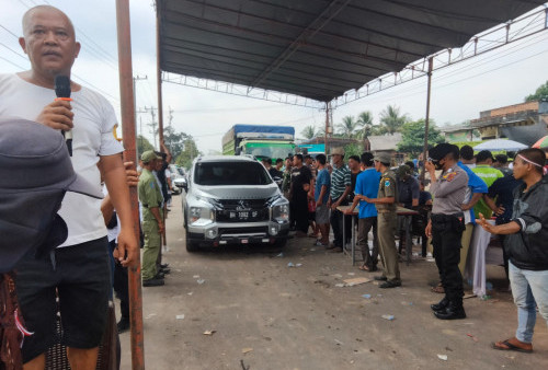 Mobil Batubara dan Plat Merah di Larang Melintas di Kelurahan Sridadi, Macet Puluhan Kilometer