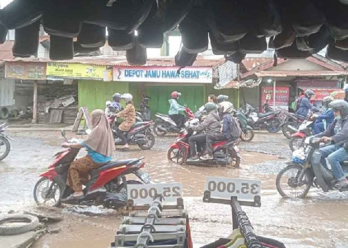 Air Limbah dari Pasar Tradisional Simpang Empat Kebun Kopi Dikeluhkan Warga, Ini Penyebabnya