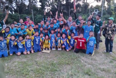 Kado Manis Akhir Tahun, SSB Tunas Bangsa U-10 dan U-12 Juara 1 Turnamen Lubuk Ruso