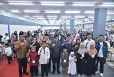 Bikin Haru! 100 Anak Yatim di Jambi Diajak Belanja Lebaran, Maulana: Ini Kebahagiaan Mereka