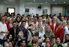 Mentan Amran Hibahkan Seluruh Gaji Dosen dan Menteri untuk Mahasiswa Yatim Piatu