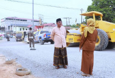 Tinjau Jalan Jalur 2 Merlung, Bupati Tanjab Barat Ajak Camat dan Warga Ikut Awasi Proyek