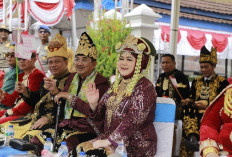 Bupati Anwar Sadat Puji Kemeriahan Pawai Budaya HUT ke-81 RI dan Hari Jadi ke-61 Tanjab Barat