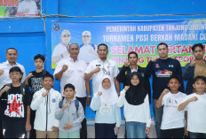 Sekda Lepas Kontingen PBSI Tanjab Barat ke PB Pratama Open Jambi 2026