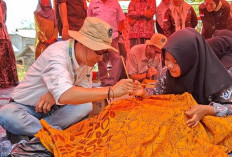 Evaluator UNESCO Unjuk Kebolehan Membatik hingga Saling Ejek di Ponpes Al-Aziziah Siau
