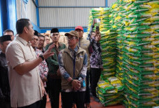 Stok Beras dan Minyak Aman, Bupati M. Syukur Lepas Keberangkatan Bantuan Pangan