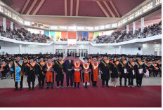 UNJA Wisuda 2.145 Lulusan, Tantangan Dunia Kerja Makin Kompetitif