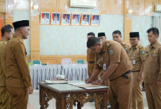 Sertijab Enam Camat, Bupati Hurmin Minta Tingkat Pelayanan Masyarakat