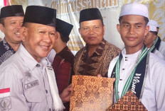 Wabup A. Khafidh Hadiri Wisuda 33 Santri Ponpes Fahimul Quran Desa Sungai Ulak