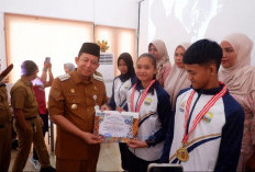 Bupati BBS Beri Penghargaan Siswa Berprestasi O2SN Tingkat Provinsi Jambi