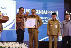Dukung Pembentukan Posbakum Menteri Hukum Beri Penghargaan Wako Alfin