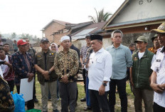 Gubernur Al Haris Turun Langsung Serahkan Bantuan untuk Korban Kebakaran di Desa Buat Kabupaten Bungo