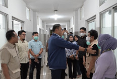 Kepala BGN Suspend Dapur MBG Usai Jenguk Korban Dugaan Keracunan di Semarang
