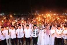 Ribuan Warga Sungai Penuh Meriahkan Pawai Obor 1 Muharam 1448 H