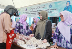 TP PKK Tanjab Barat Gelar Pasar Murah, Bantu Masyarakat Jelang Idulfitri 1447 H