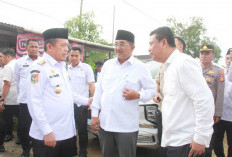 Gubernur Jambi Bersama Bupati dan Wabup Tinjau Lokasi Kebakaran serta Serahkan Bantuan di Teluk Nilau