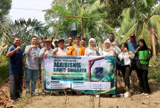 Dosen UNJA Dampingi Petani Sawit Muaro Jambi Kendalikan Kumbang Tanduk melalui Ferotrap