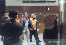 Jadi Tersangka, Bupati Tulungagung Sudah Pakai Rompi Tahanan KPK