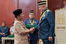 Bersama Gubernur Jambi, Wali Kota Maulana Dianugerahi Penghargaan Internasional Dari Persekutuan Pengakap Mala