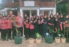 Mengenal Tanaman Melalui Kebun Literasi Kolaborasi SKK Migas PetroChina dan UIN Jambi; Sangat Menyenangkan!