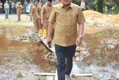 Bupati Anwar Sadat Tinjau Korban Banjir dan Salurkan Bantuan di Betara