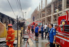 Delapan Rumah Dinas Polda Jambi di Jalan Sudirman Hangus Terbakar