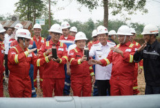 Al Haris Dampingi Wamen ESDM Uji Coba Sumur Minyak Rakyat di Tempino :Pastikan Manfaat Ekonomi - Lingkungan