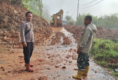 Longsor di Muara Hemat Lumpuhkan Jalur Kerinci–Bangko