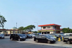 Atasi Kepadatan Tol Jakarta-Cikampek, Petugas Buka Tutup Rest Area