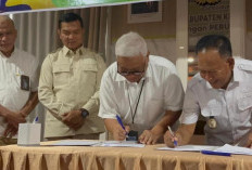 Wabup H A Khafidh Tandatangani NPHD dan BAST Hibah Tanah ke Bulog