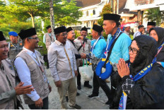 Bupati Anwar Sadat Lepas 105 Jemaah Haji Kloter 24 Tanjab Barat, Titip Doa untuk Daerah