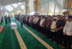 Suasana Haru Shalat Jenazah H. Bakri: Dihadiri Gubernur Jambi hingga Putri Zulhas