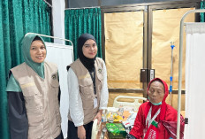 Alami Demensia, Jemaah Haji Lansia Asal Tanjabbar Didampingi Khusus oleh Petugas Perempuan di Batam