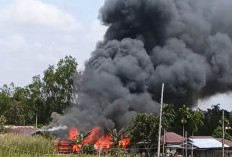 Dua Rumah di Kampung Baru Muara Sabak Timur Hangus Terbakar