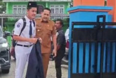 Teladan bagi Para Ayah, Bupati Merangin H M Syukur Antar Langsung Putranya di Hari Pertama Sekolah