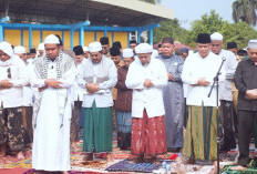 Gelar Shalat Istisqa Bersama Masyarakat, Pemkab Tanjab Barat Berikhtiar Mohon Turunnya Hujan