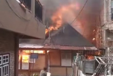 Ditinggal Berjualan, Dua Rumah di Pasar Baru Sungai Penuh Terbakar