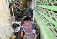 Semangat Gotong Royong, TNI–Rakyat Bersihkan Tempat Ibadah Sambut Bulan Suci Ramadhan