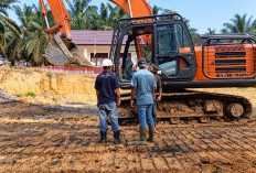 PT BBIP Bantu Air Bersih dan Alat Berat untuk Penataan Halaman SDN 198 Bukit Baling