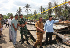Bupati Anwar Sadat Tinjau Lokasi Kebakaran Asrama Pesantren Al Baqiyatus Shalihat, Serahkan Bantuan 