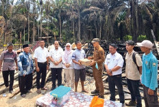  Anggota DPRD Muaro Jambi Ade Erma Salurkan Bansos untuk Korban Kebakaran 