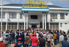 Tanah Bersertifikat Dibekukan, Warga Kepung BPN Kota Jambi Tuntut Blokir Zona Merah Dicabut