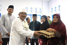 Bupati Anwar Sadat Salurkan Bantuan Sembako