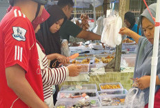 Surga Kuliner Ramadan di Mendalo, Aroma Gorengan, Manisnya Kue, dan Es Buah yang Ludes Diserbu