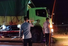 Tindak Lanjuti Keluhan Warga, Dishub Sarolangun Razia Truk Batu Bara yang Nekat Parkir di Bahu Jalan